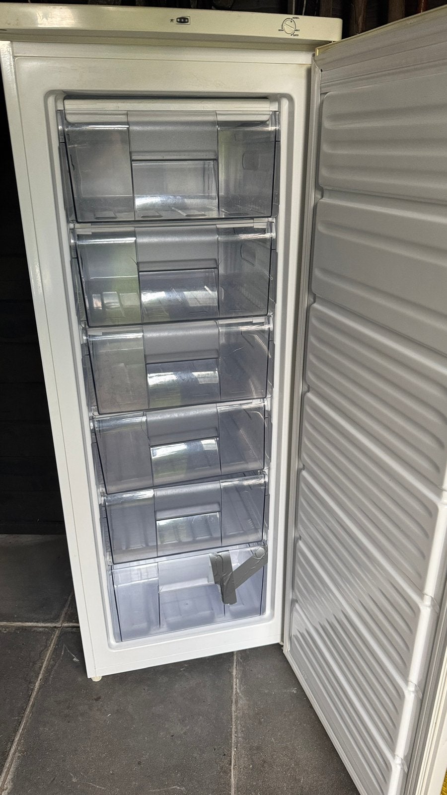 Nette en goed werkende Whirlpool WV 1510 W vrieskast., Gebruikt, Minder dan 60 cm, Energieklasse A of zuiniger, 140 tot 160 cm