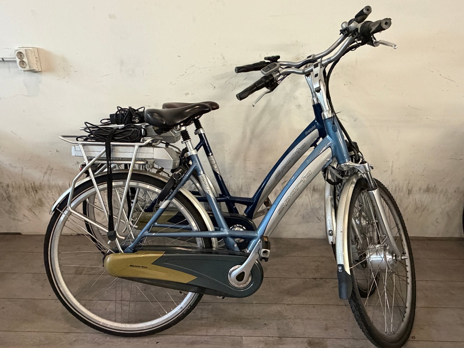 Nette Sparta E-bike - fietsen  28 ik h, 53 tot 56 cm, Ophalen of Verzenden, Zo goed als nieuw, Handrem