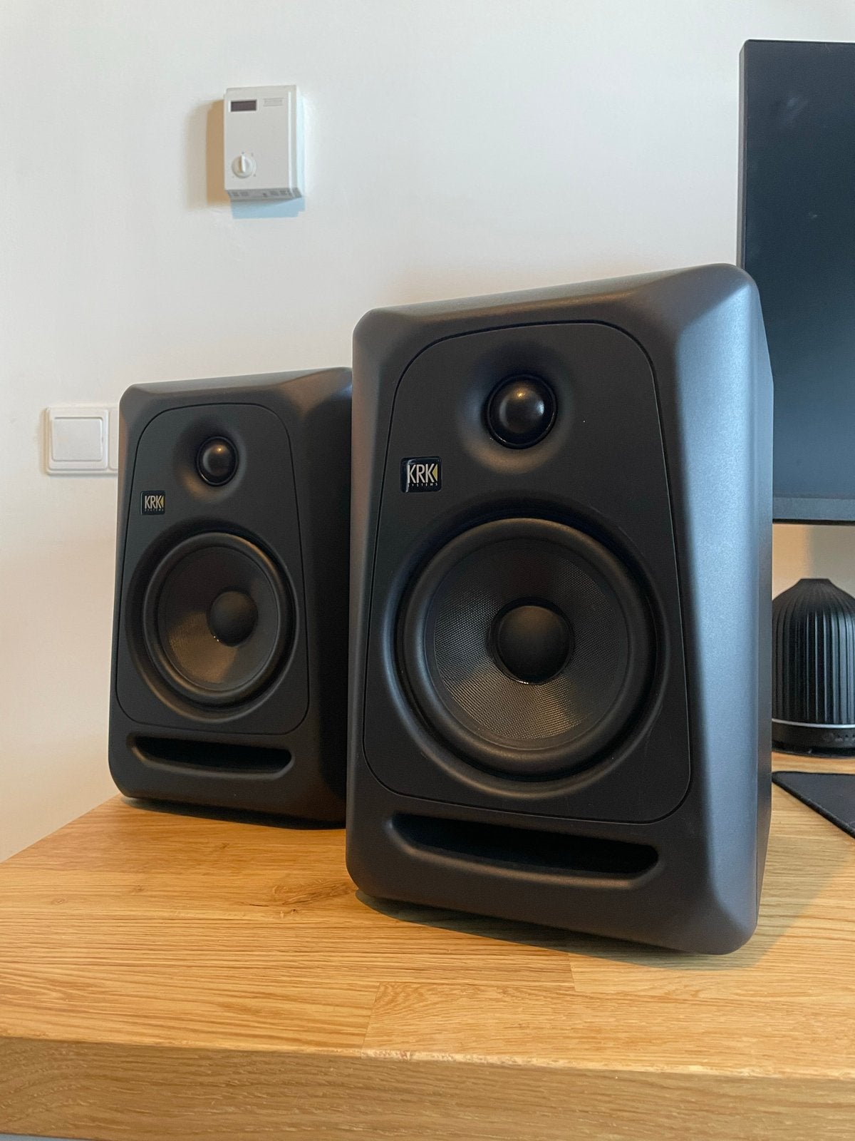 KRK RP5 RoKit G3 ST Stealth Edition Studiomonitoren, Studiomonitor, Ophalen of Verzenden, Zo goed als nieuw, AUX-ingang
