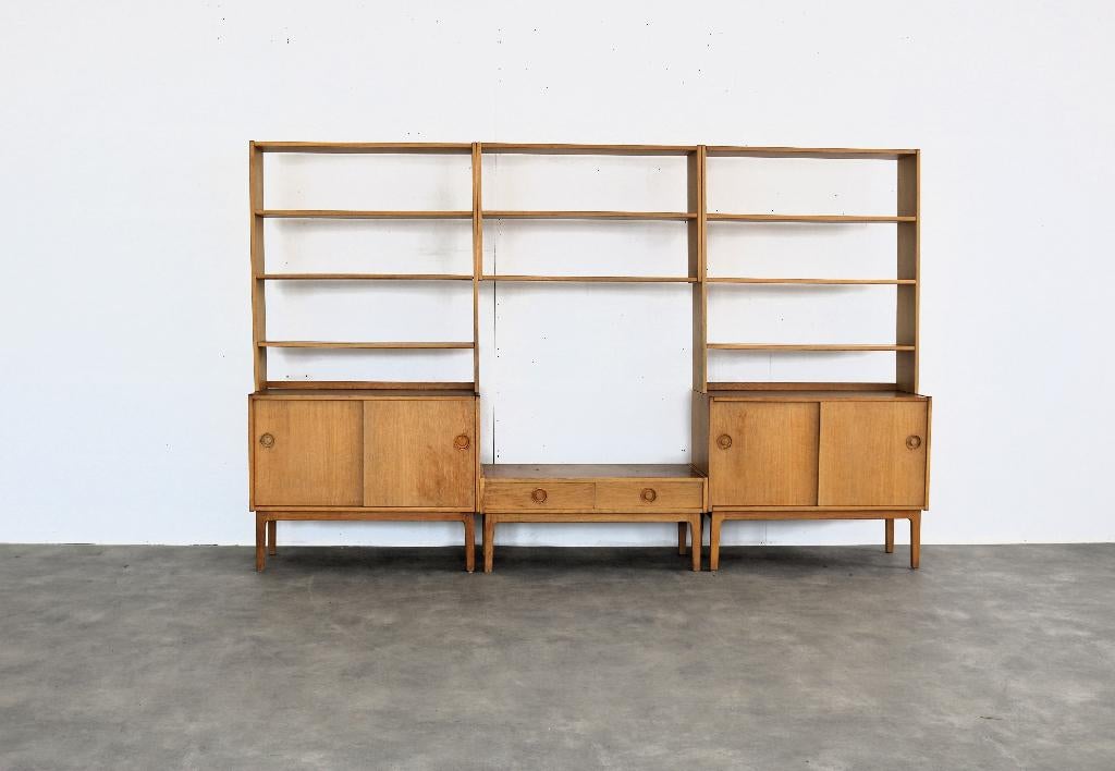 vintage wandmeubel | kast | jaren 60 | Zweeds, Gebruikt, Met deur(en), ., Eikenhout