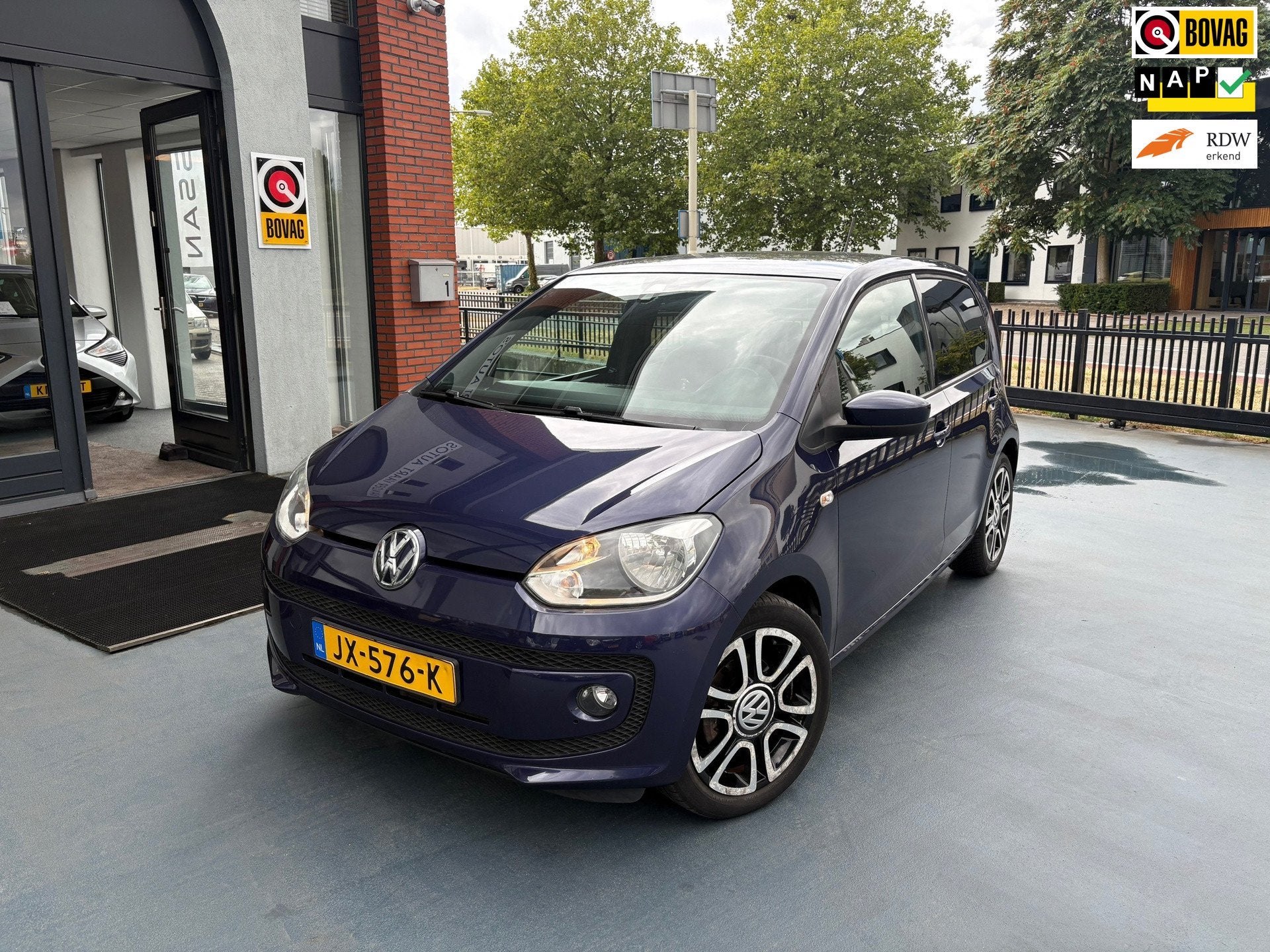 Volkswagen Up! 1.0 high up! BlueMotion AIRCO ZWART HEMEL, Auto's, Volkswagen, Voorwielaandrijving, Dealer onderhouden, Gebruikt