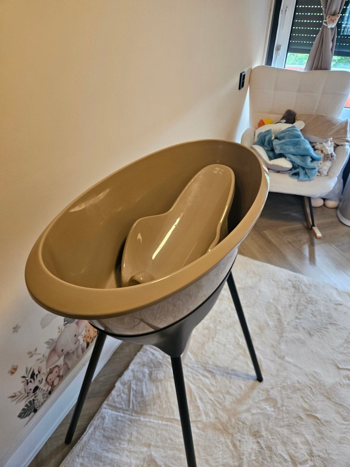 Bébé-jou badje met standaard en badzitje, Ophalen of Verzenden, Zo goed als nieuw, Badje, Bébé-jou