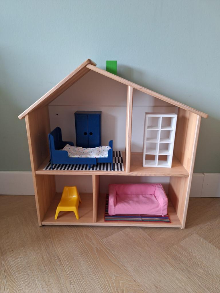 Houten poppenhuis (IKEA) met meubels, Ophalen, Zo goed als nieuw, Jongen of Meisje