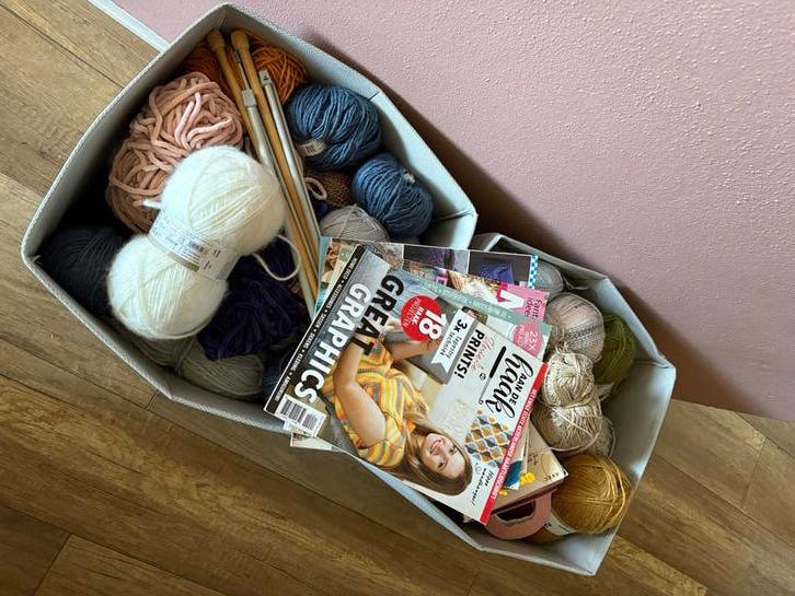 Veel bolletjes wol, katoen, breinaalden en haaktijdschriften, Hobby en Vrije tijd, Breien en Haken, Ophalen, Zo goed als nieuw