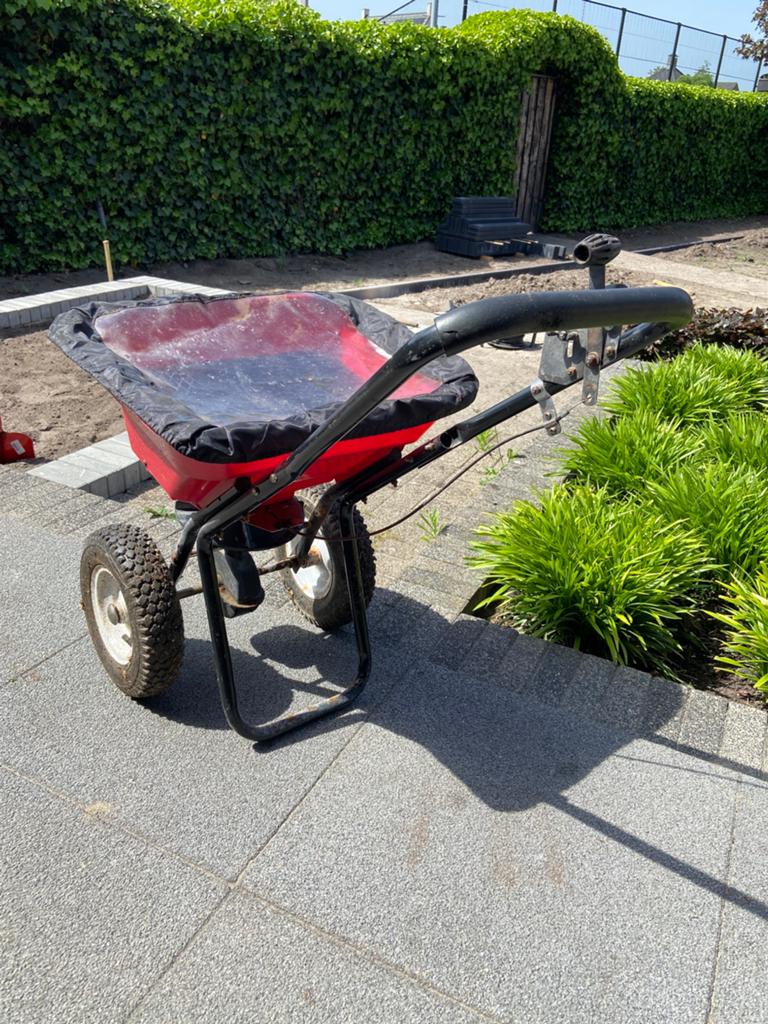 Kunstmeststrooier, Ophalen of Verzenden, Zo goed als nieuw