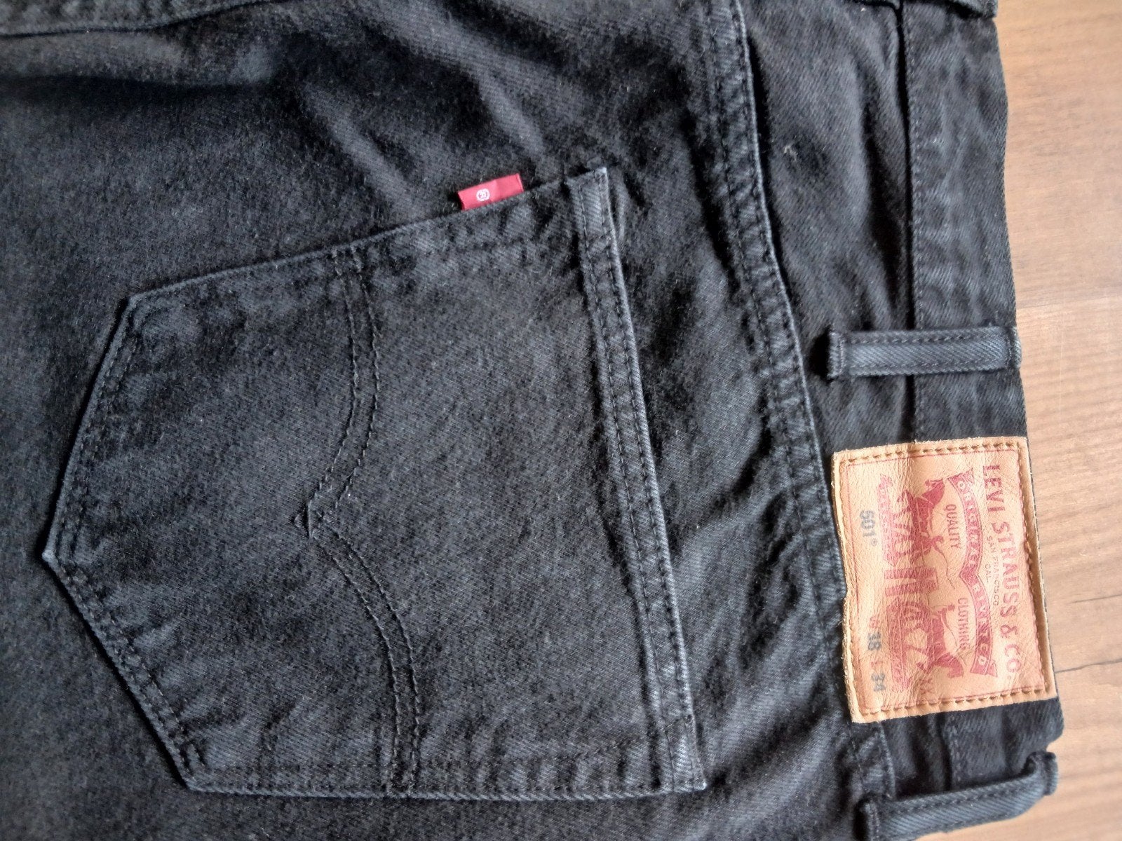 4 st(vier) Levi's 501 Spijkerbroeken W38 L34 - Zwart & Blauw, W36 - W38 (confectie 52/54), Levi's, Zwart, Nieuw