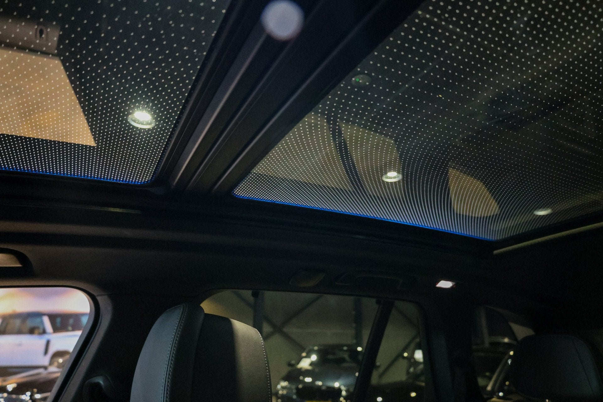 Foto 11 van BMW X5 xDrive50e | BTW | SKYLOUNGE | 22 INCH | COMFORTSTOELE