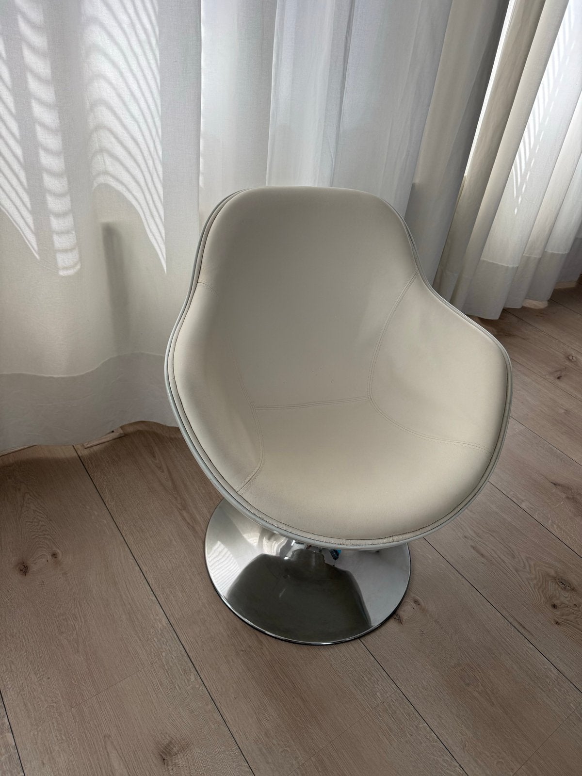Moderne draaibare fauteuil - Crème en chroom, Ophalen, Kunststof, Gebruikt, Overige kleuren