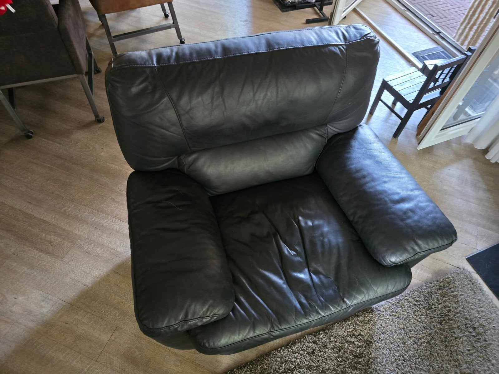 Comfortabele zwarte leren relaxfauteuil, Huis en Inrichting, Fauteuils, 100 tot 125 cm, Leer, Ophalen of Verzenden, 75 tot 100 cm