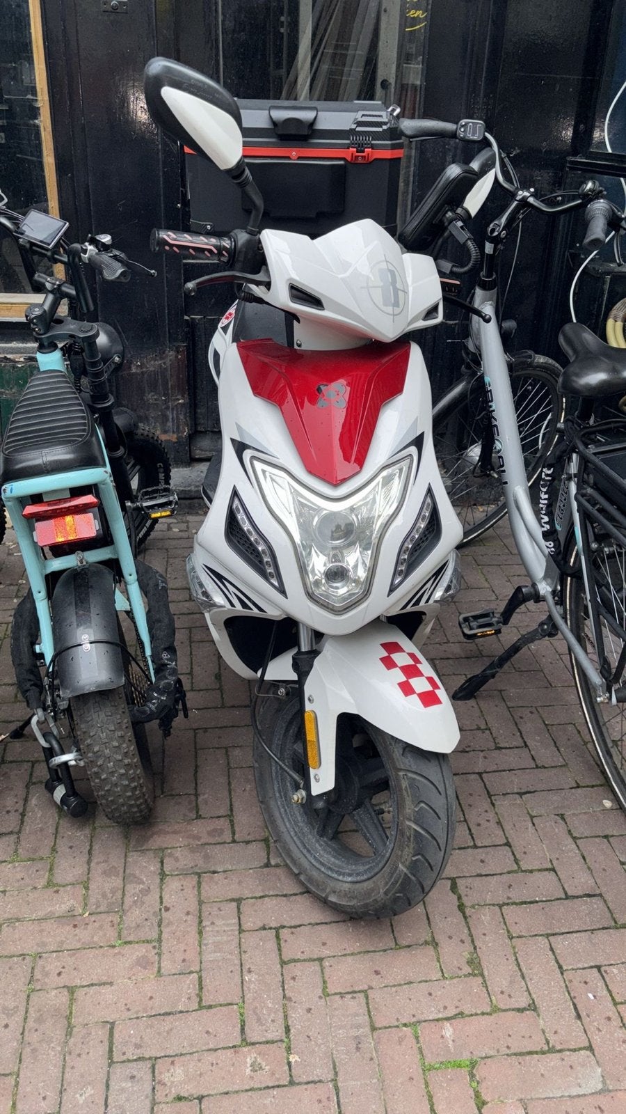 Scooter agm - Wit/Rood, Fietsen en Brommers, Ophalen, Benzine, Overige merken