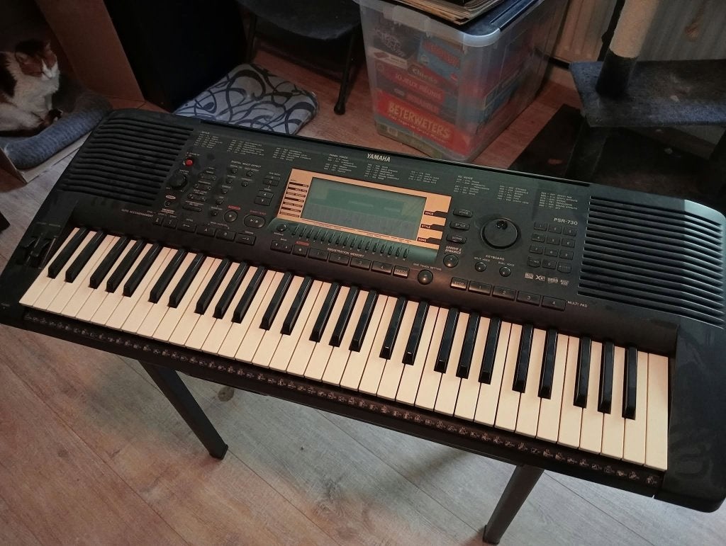 Yamaha PSR 730 Keyboard, Ophalen, Yamaha, Aanslaggevoelig, 61 toetsen
