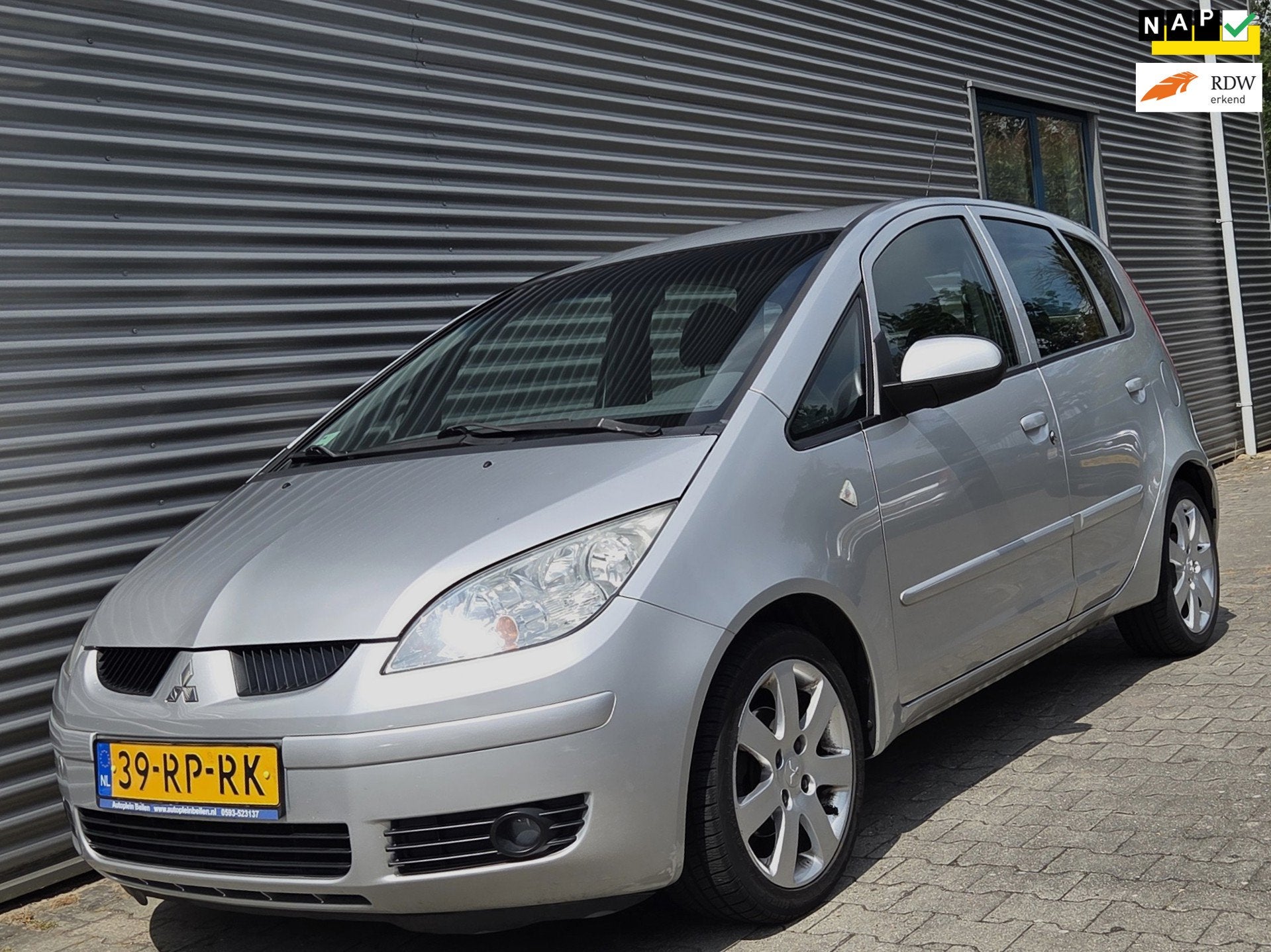 Mitsubishi Colt 1.3 Invite 5drs 06-2005 Grijs Metallic 141dk, Auto's, Stof, Gebruikt, Colt, Origineel Nederlands