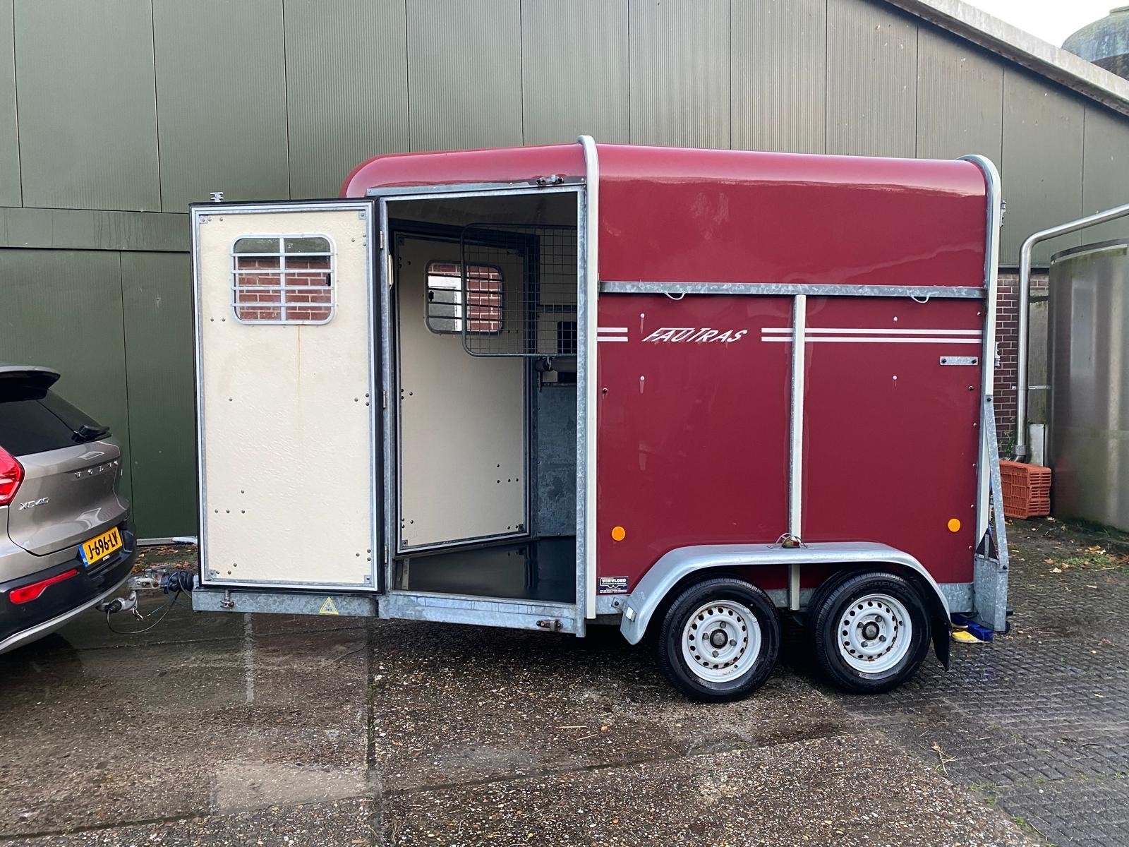 Fautras Paardentrailer - Rood, Ophalen, Gebruikt, Polyester, 2-paards trailer