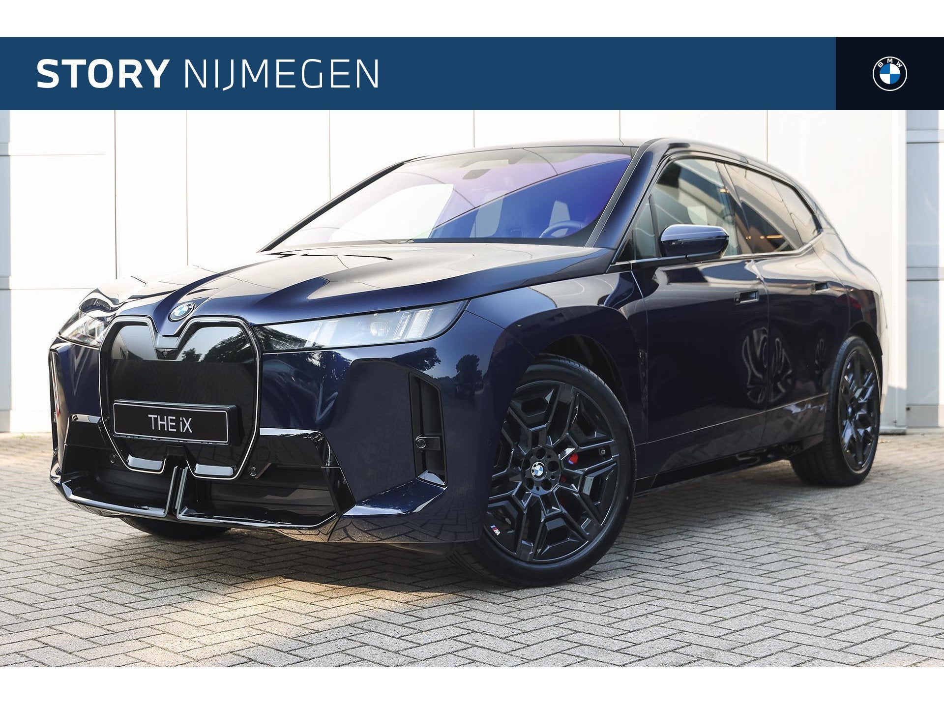 BMW iX xDrive60 M Sport / Panoramadak / Trekhaak / Stoelvent, Auto's, Automaat, Dealer onderhouden, Start-stop-systeem, Huisgarantie