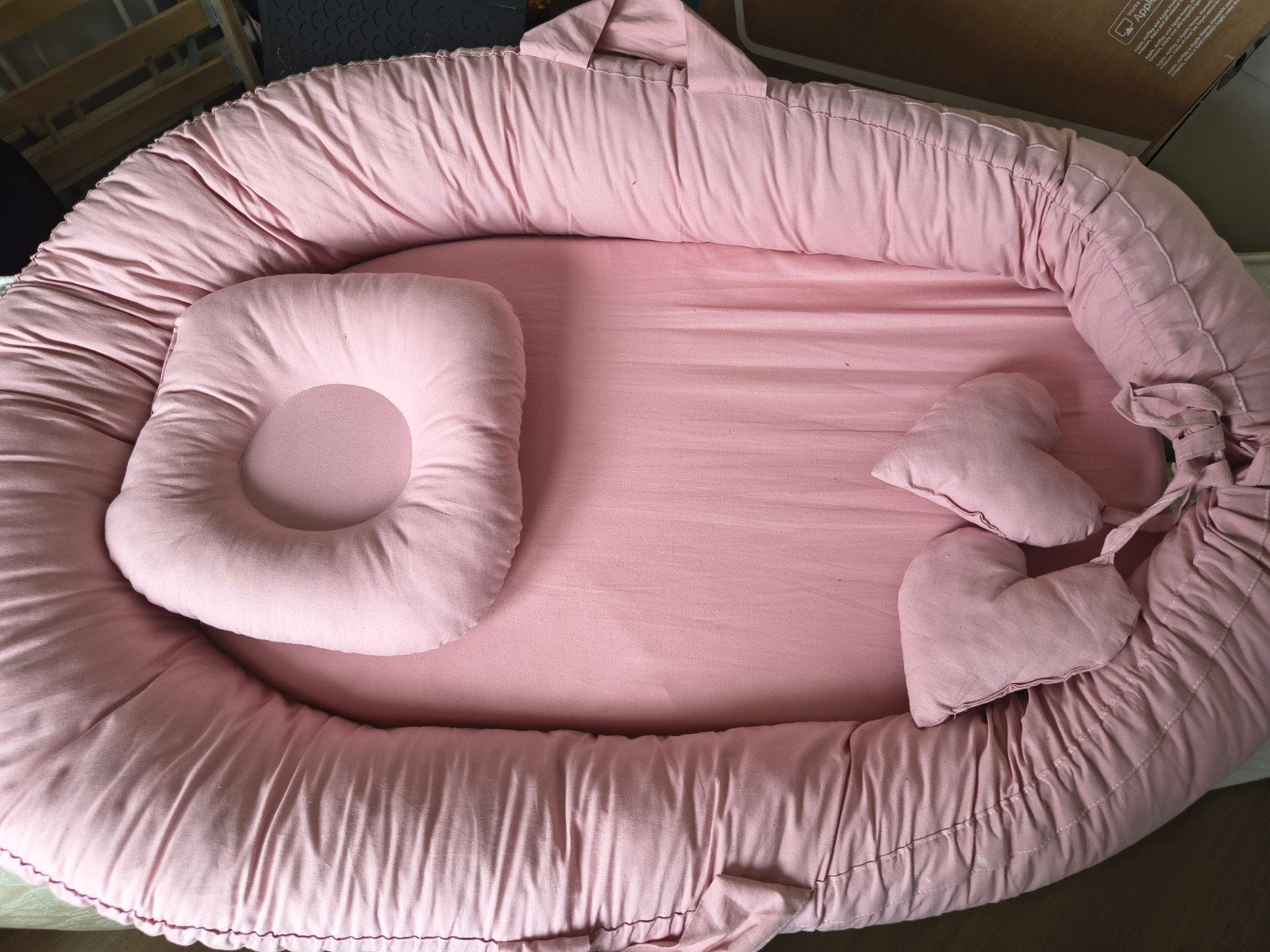 Roze babynestje met kussen mama Loes, Ophalen of Verzenden, Zo goed als nieuw, Overige typen