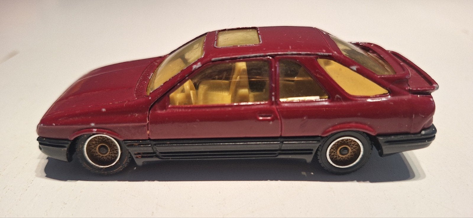Solido Ford Sierra XR4i 1/43 modelauto rood, Ophalen of Verzenden, Gebruikt, Auto