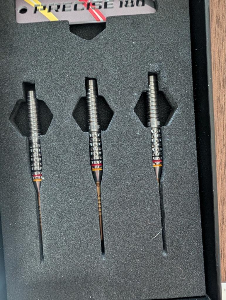 Darts Precise180 Ricardo Pietreczko 23 gram, Ophalen of Verzenden, Zo goed als nieuw, Pijlen