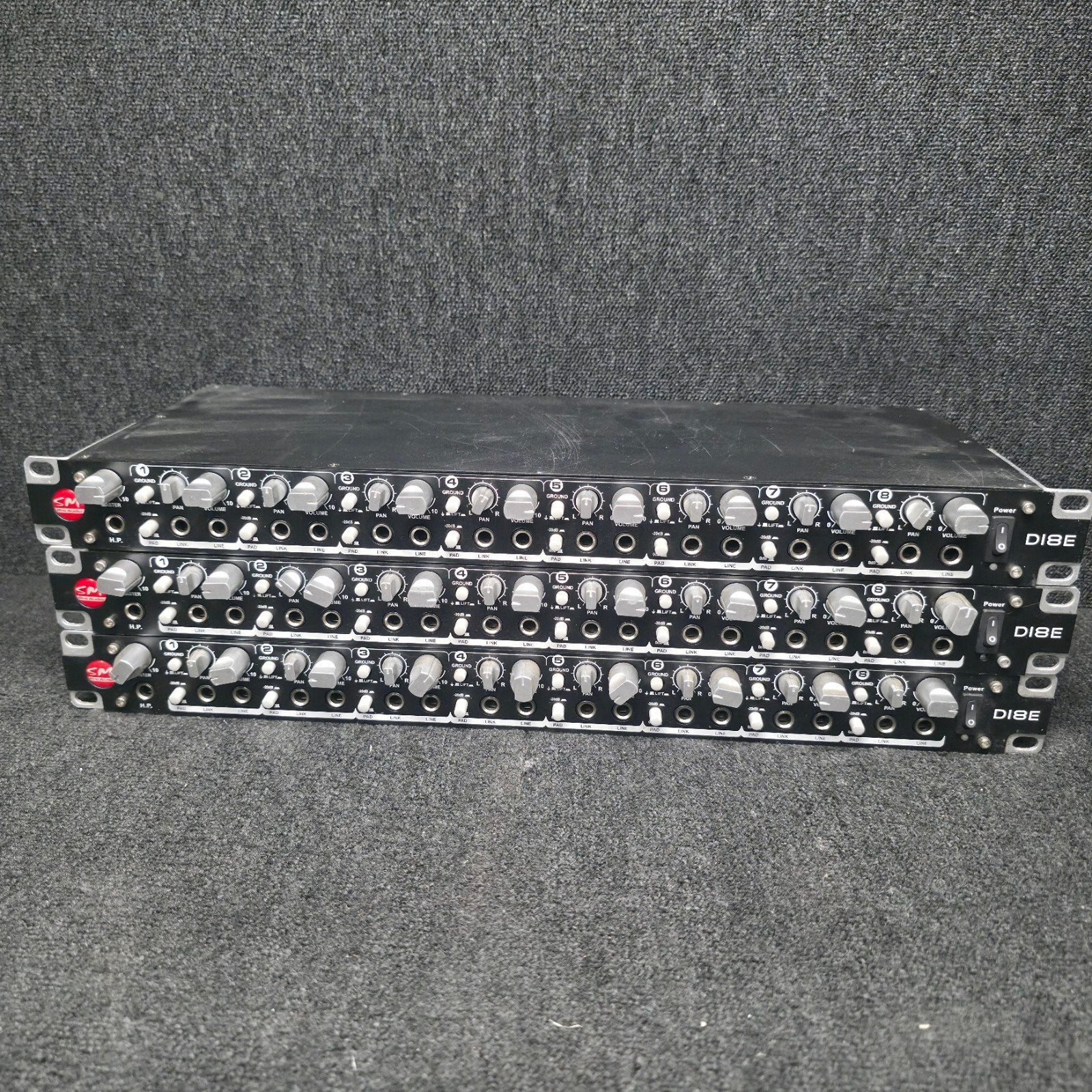 SM PRO AUDIO   8 kanaals DI box - rackmixer