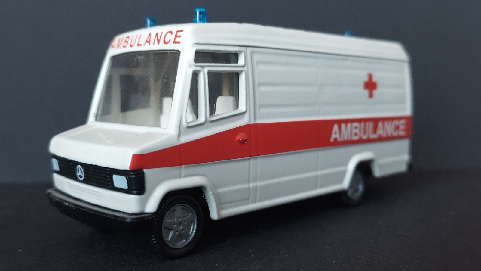 Mercedes Benz 809 d ambulance 1:55 Siku Pol, Verzenden, Zo goed als nieuw, Bus of Vrachtwagen, Sieper