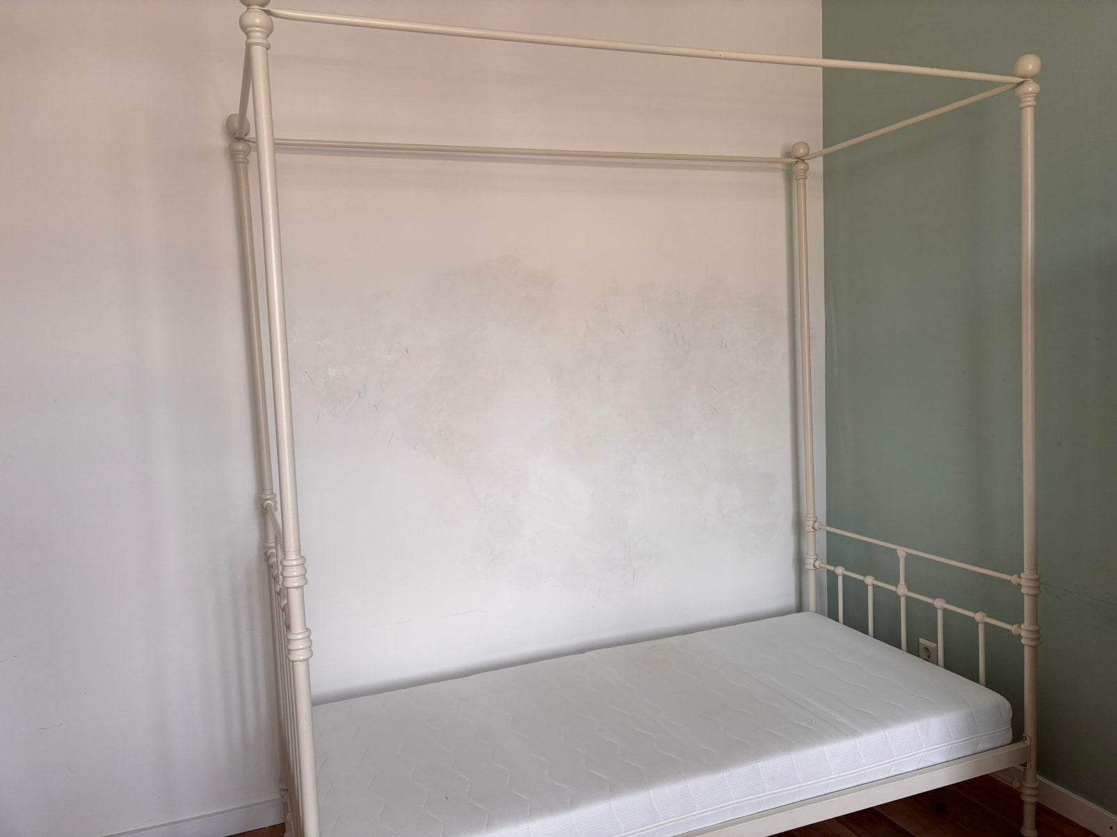 Eenpersoons hemelbed 90x190 cm wit metalen, Ophalen of Verzenden, Zo goed als nieuw, 180 cm of meer, 85 tot 100 cm