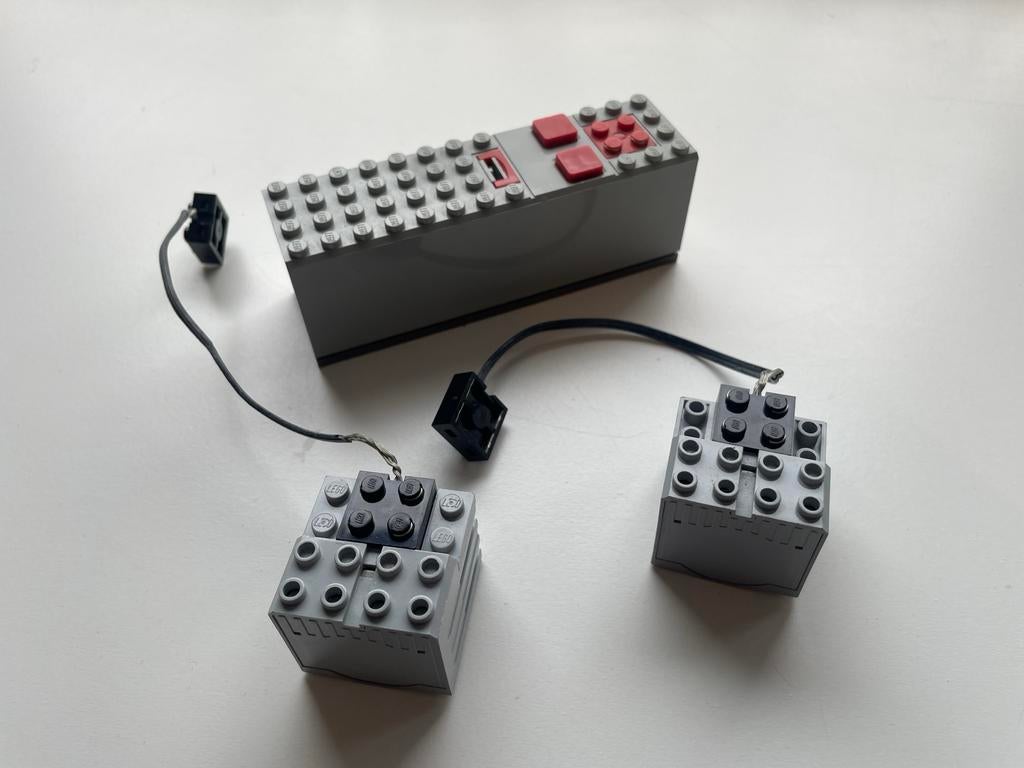 Lego Power Functions 9V batterijbox met 2 motoren, Gebruikt, Lego, Accessoire, Ophalen of Verzenden