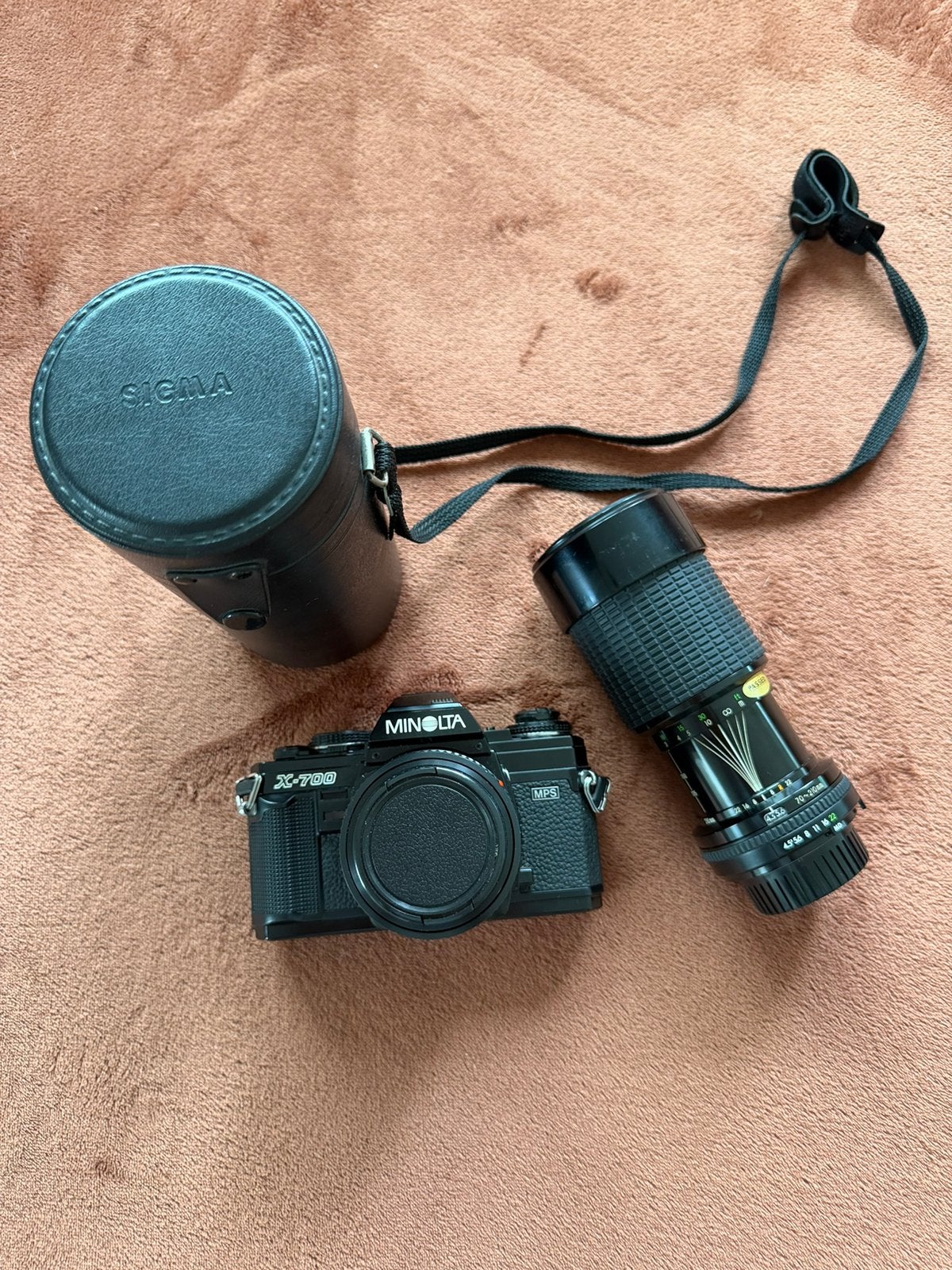 Minolta X-700 + 50mm F2 + Sigma 70-210mm + koker, Ophalen of Verzenden, Gebruikt, Spiegelreflex, Minolta