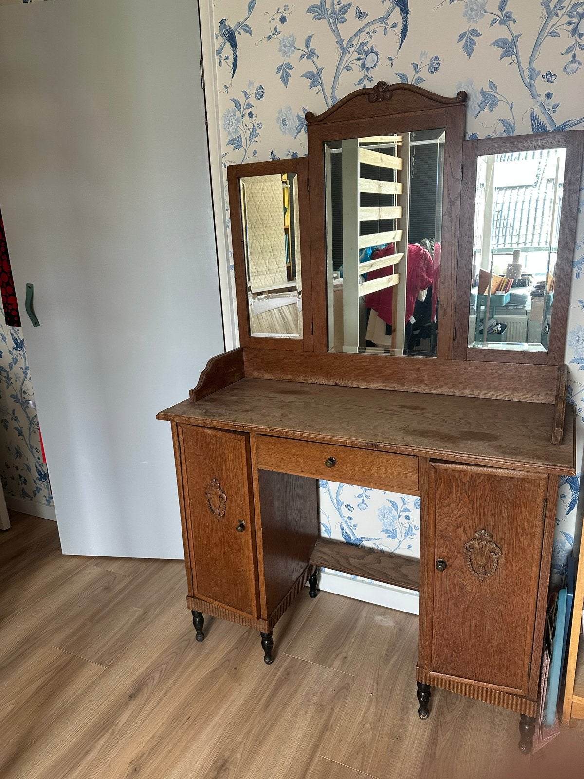 Vintage kaptafel met inklapbare zijspiegels, Antiek en Kunst, Antiek | Overige Antiek, Ophalen