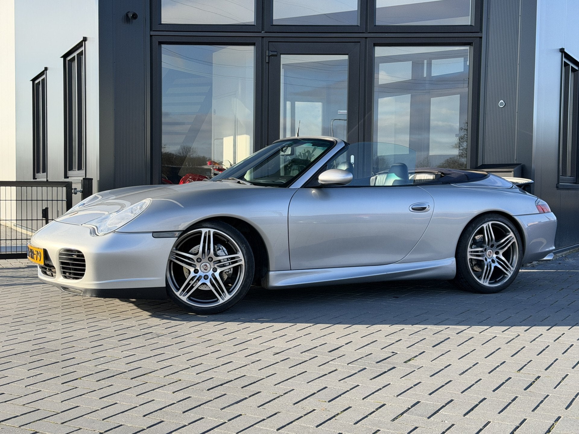 Porsche 911 Cabrio 3.4 Carrera 4 147 dkm NAP | zomerklaar!, Auto's, Oldtimers, Automaat, Zwart, 4 stoelen, Porsche