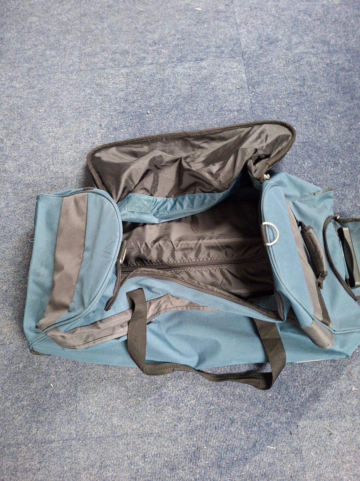 NETTE REISTAS OP WIELTJES, 30 cm of meer, Blauw, Zo goed als nieuw, Wieltjes