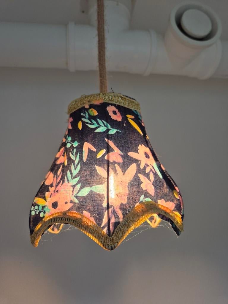 Schattige kleine lampenkap uit Frankrijk - Bloemenprint, Huis en Inrichting, Lampen | Lampenkappen, Ophalen, Vintage, Bloemenprint, Frans