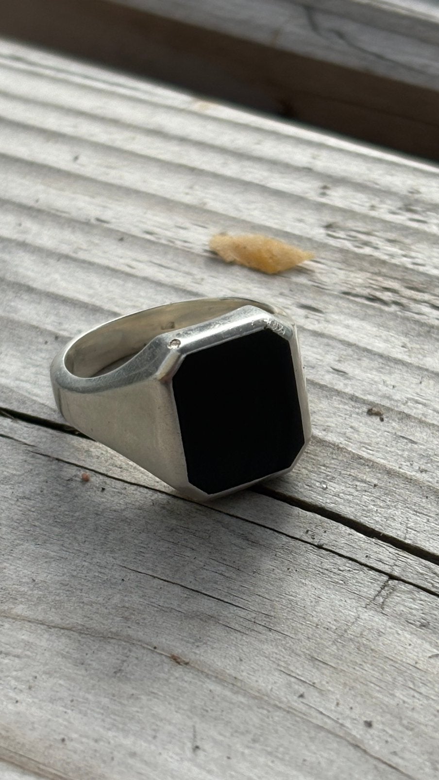 Zilveren zegelring met zwarte steen, Sieraden, Tassen en Uiterlijk, Ringen, Ophalen, 18 tot 19, Gebruikt, Dame of Heer