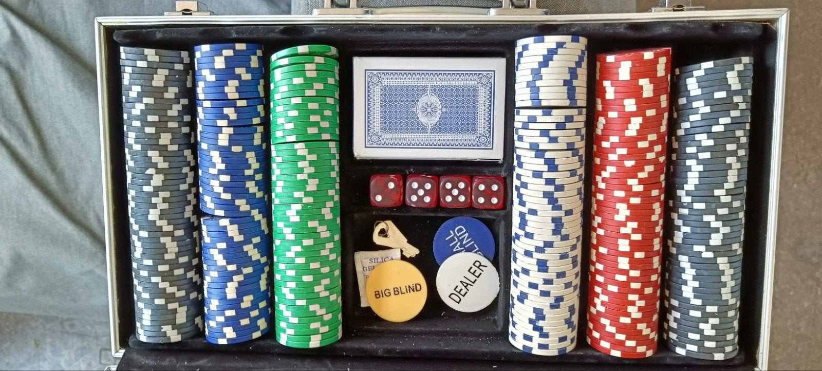 Complete Pokerset in Aluminium Koffer, Hobby en Vrije tijd, Gezelschapsspellen | Kaartspellen, Ophalen