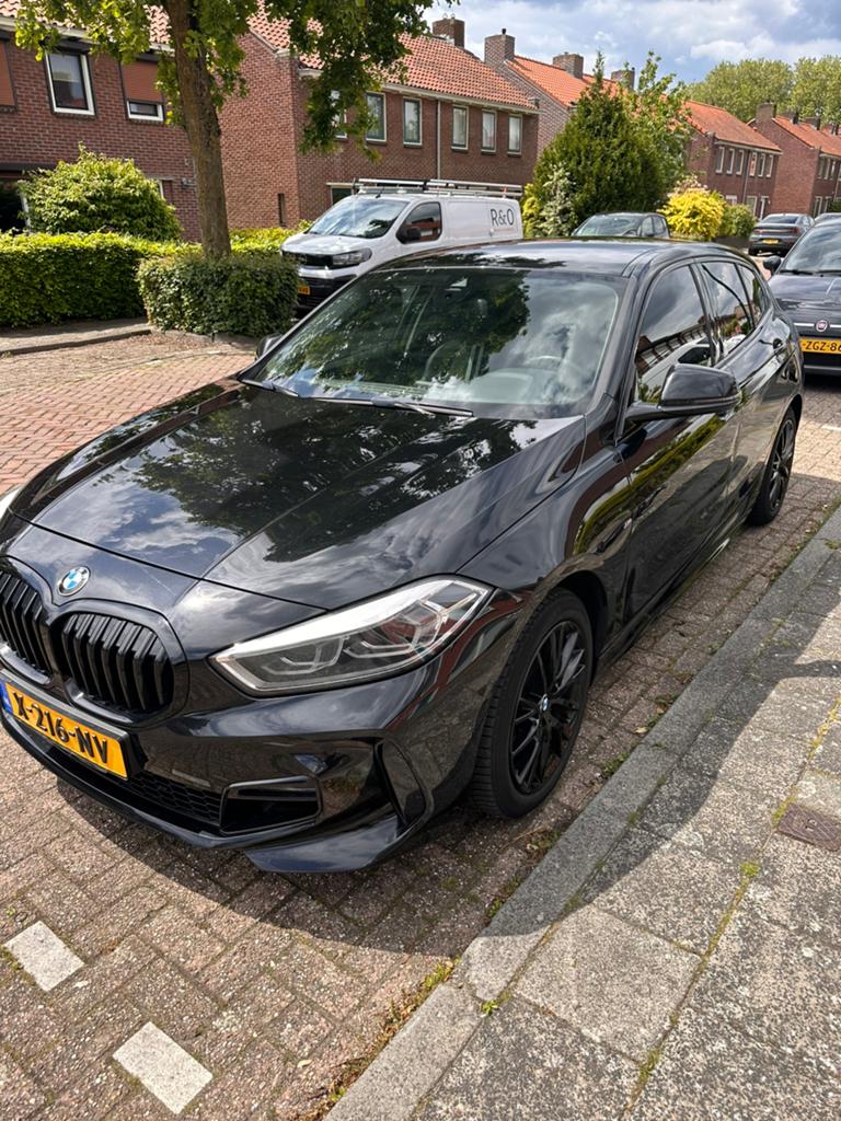 BMW 1-Serie 118i 140pk Aut 2020 Zwart, Auto's, 1295 kg, Zwart, Particulier, 3 cilinders