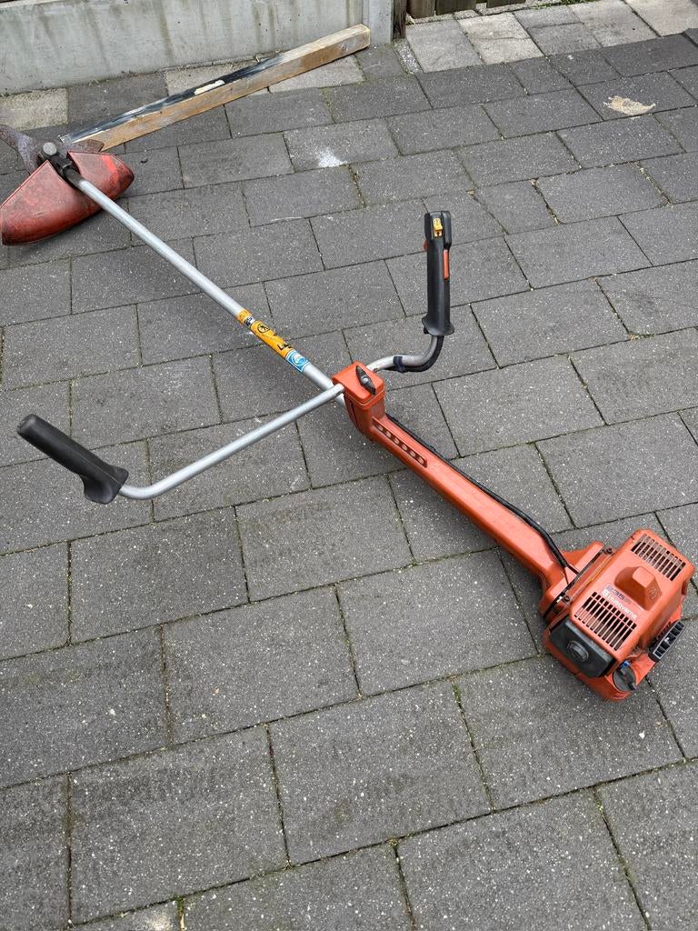 Husqvarna 235R bosmaaier, Tuin en Terras, Ophalen of Verzenden, Zo goed als nieuw, Benzine