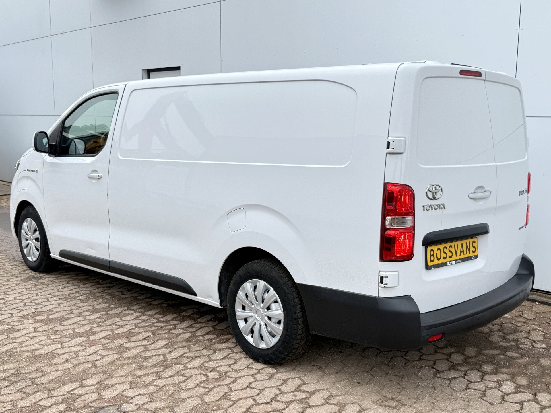 Toyota PROACE Electric 75kWh 136PK L2 Elektrisch 93.3% (SOH), Auto's, Gebruikt, Zwart, Wit, Verwarmde buitenspiegels