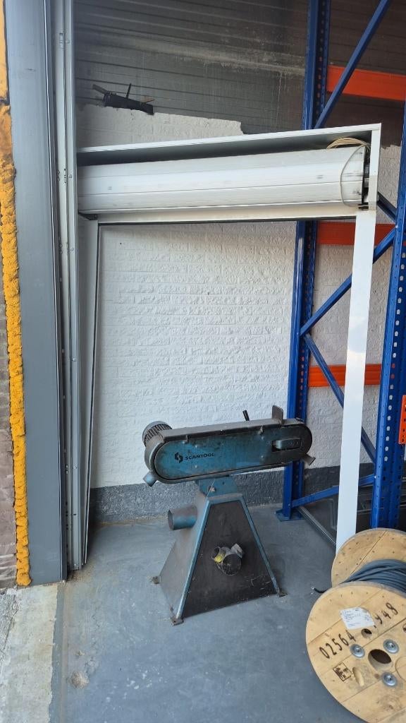 Rolluik elektrisch bediend - 150 cm breed x 200 cm hoog, Doe-het-zelf en Verbouw, Rolluiken, Ophalen, Gebruikt, 100 tot 150 cm