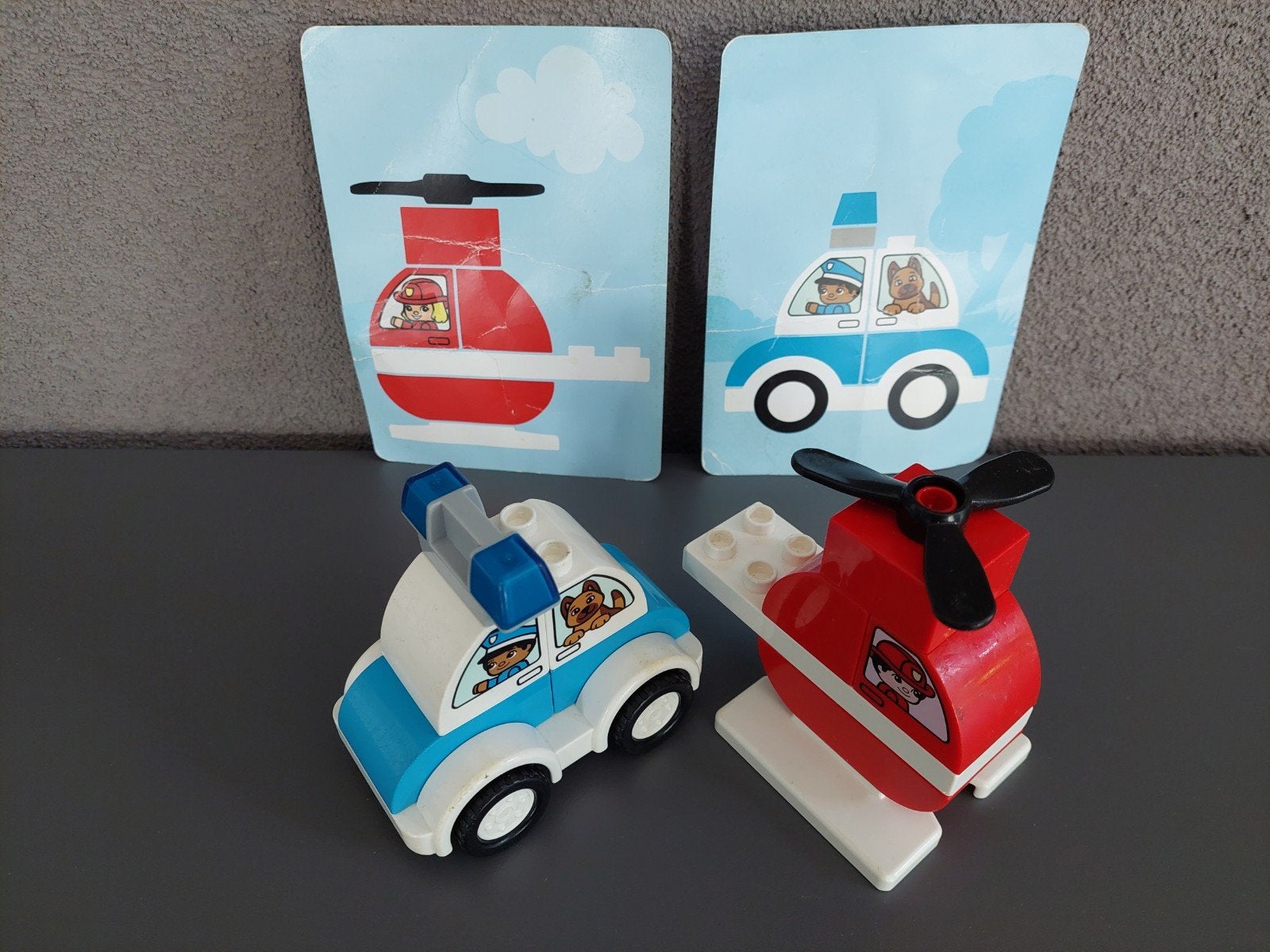 Lego Duplo 10957 brandweerhelikopter politiewagen + kaarten, City, Compleet, Ophalen of Verzenden, Zo goed als nieuw