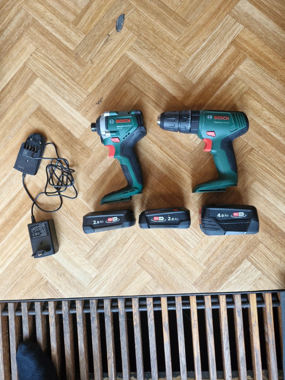 Bosch BoormachinesetEasyImpact 18V-40 & UniversalImpactDriv, Boormachine, Ophalen of Verzenden, Variabele snelheid, Gebruikt