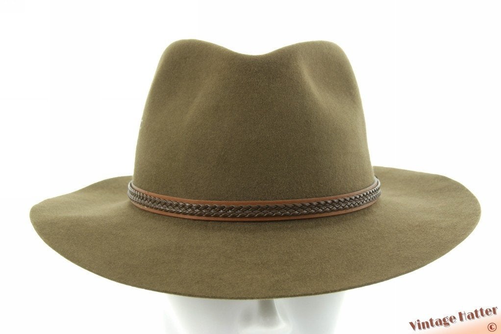 Outdoor gleufhoed Akubra Exeter zacht groen konijnenvilt 59, Hoed, Akubra Exeter, Ophalen of Verzenden, Zo goed als nieuw