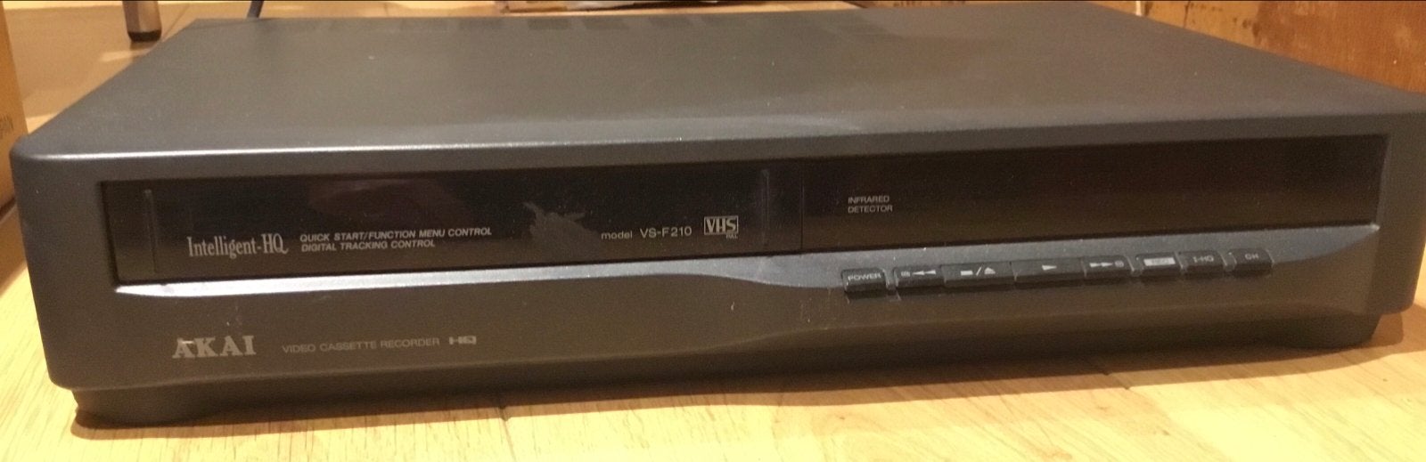 Akai VS-F210EOH VHS-speler met afstandsbediening en handleid, Ophalen, Gebruikt, VHS-speler of -recorder