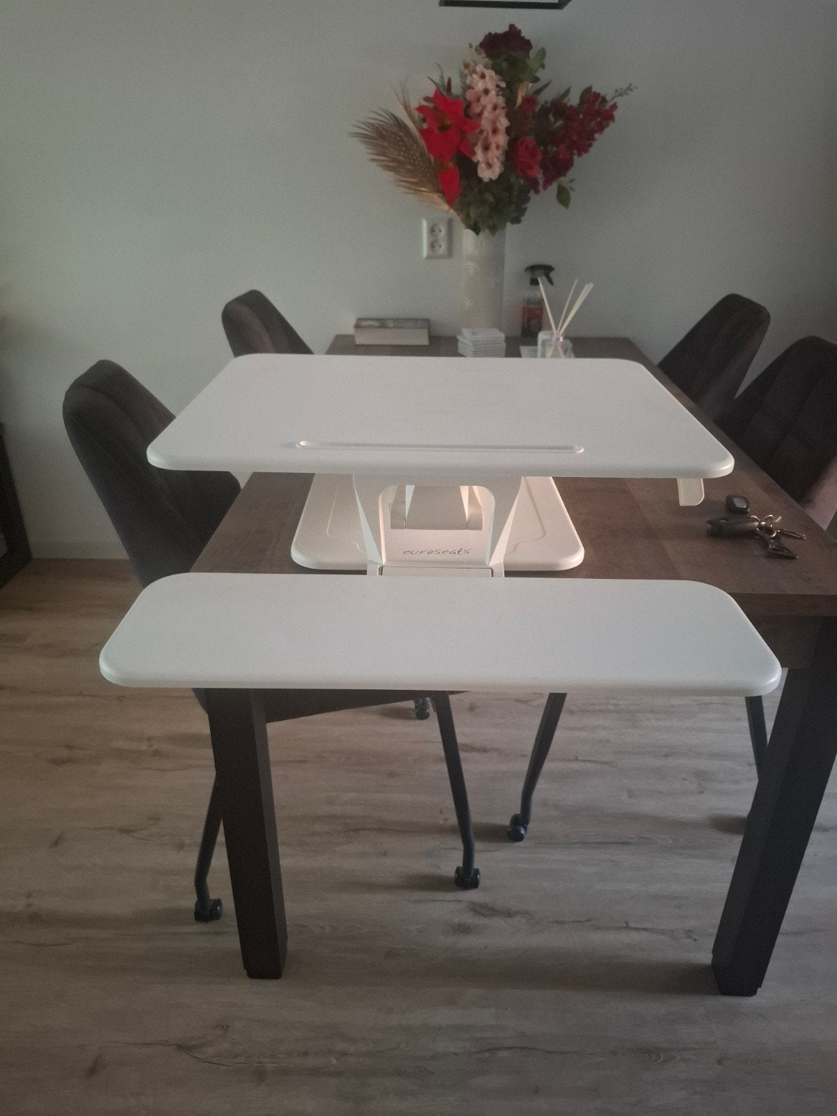 Euroseats Zit-sta bureau - Zo goed als nieuw, Huis en Inrichting, Bureaus, Ophalen, Zit-sta bureau, In hoogte verstelbaar, Zo goed als nieuw