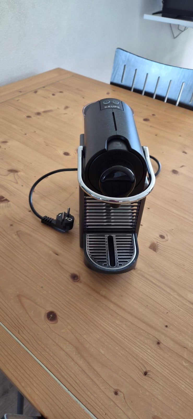 Krups Nespresso Inissia koffiecupmachine met houder