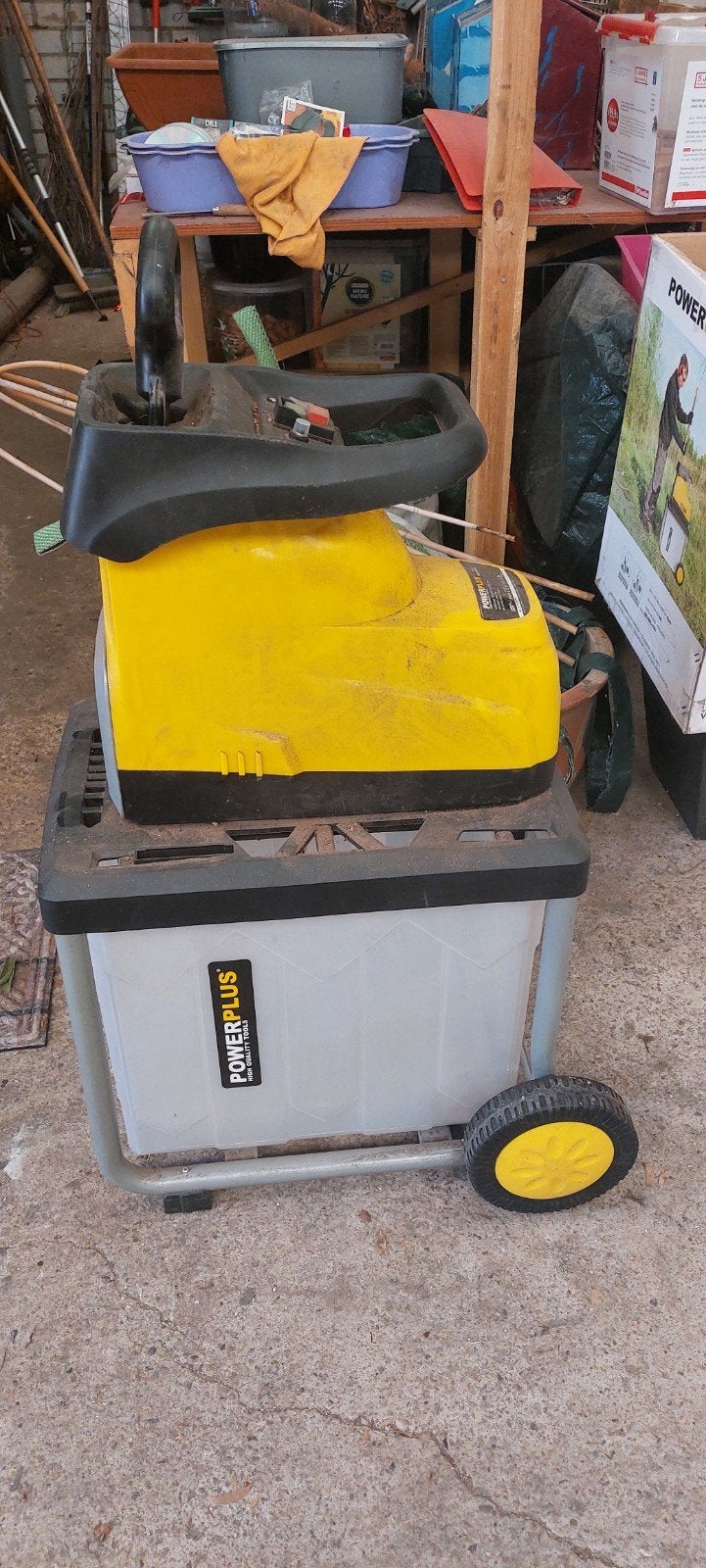 POWERPLUS Hakselaar - Zo goed als nieuw, Tuin en Terras, Hakselaars, Ophalen, Zo goed als nieuw, POWERPLUS, Met opvangbak