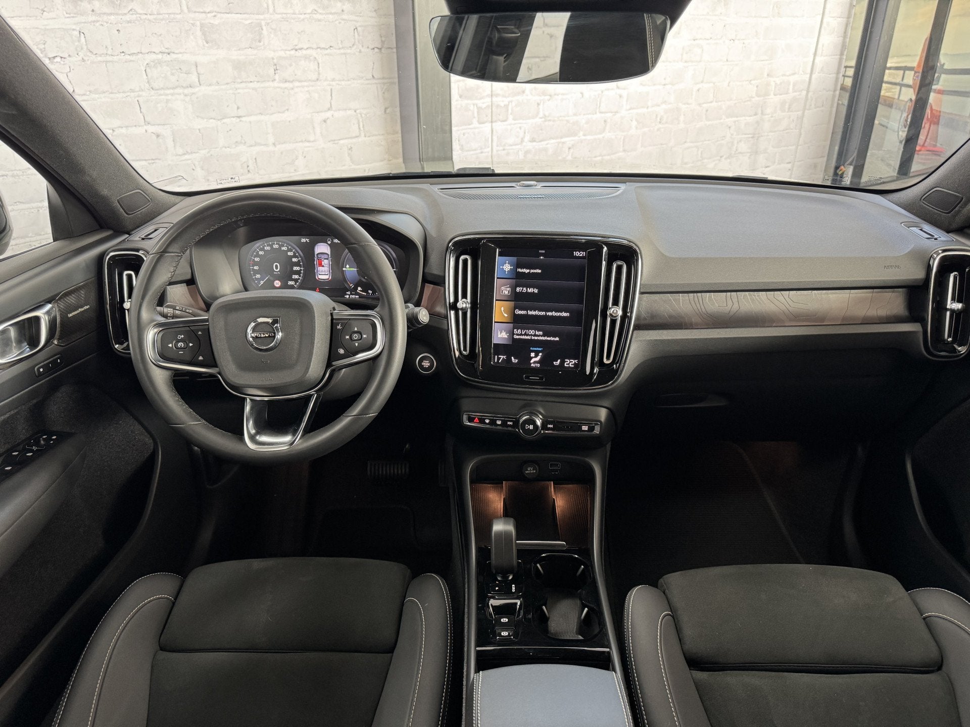 Volvo XC40 1.5 T4 PHEV Plus Dark Trekhaak Harman Kardon Trek, Bedrijf, Hybride Elektrisch/Benzine, 3 cilinders, SUV of Terreinwagen