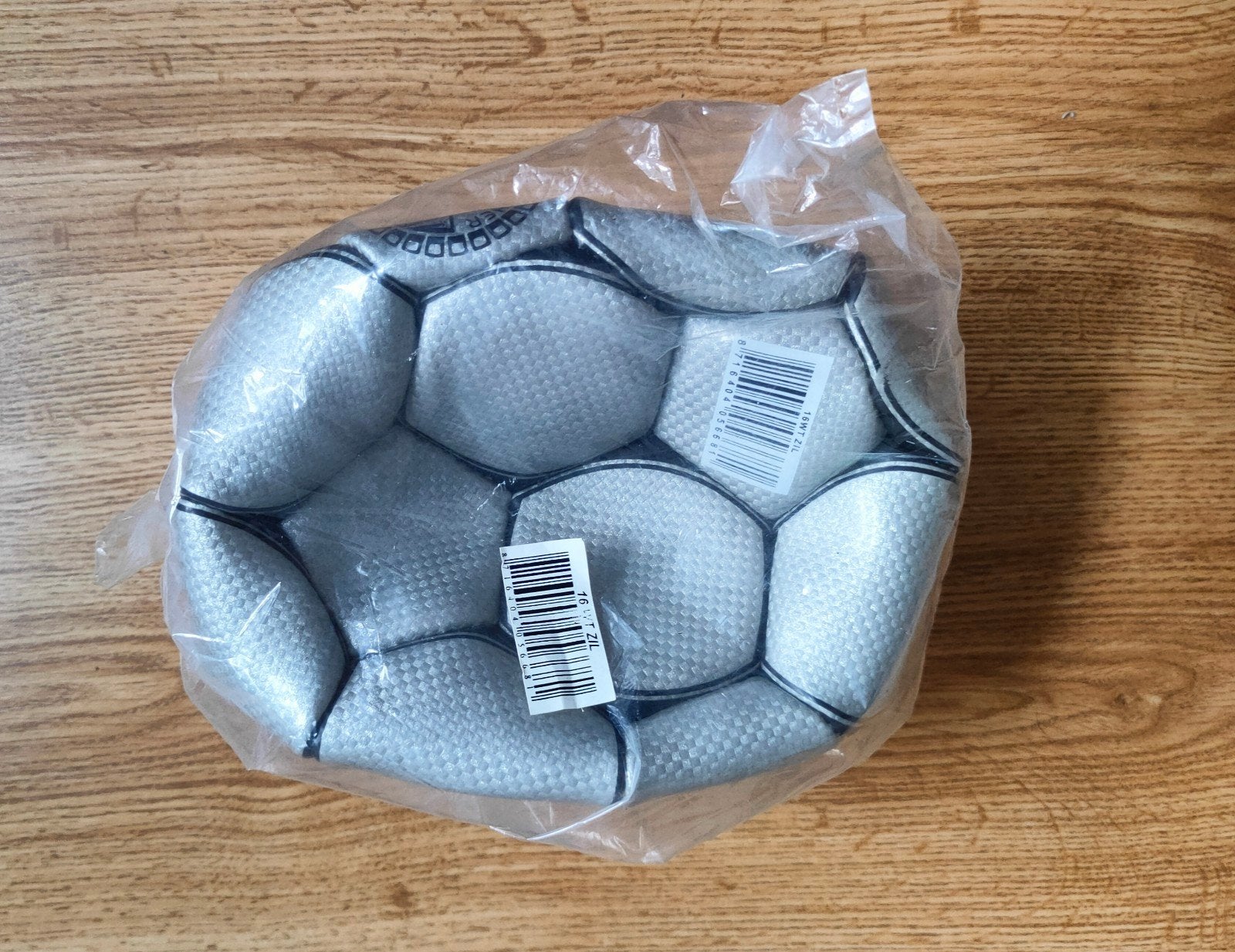 Nieuwe voetbal van Avento, zilverkleurige glossy bal maat 5, Ophalen of Verzenden, Nieuw, Bal