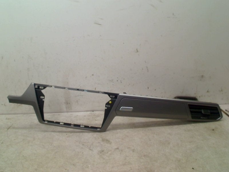 Sierlijst Dashboard Volkswagen Touran (5T1) 2018 5TB858416E, Gebruikt, Volkswagen, Volkswagen AG, Kundenbetreuung@volkswagen.de