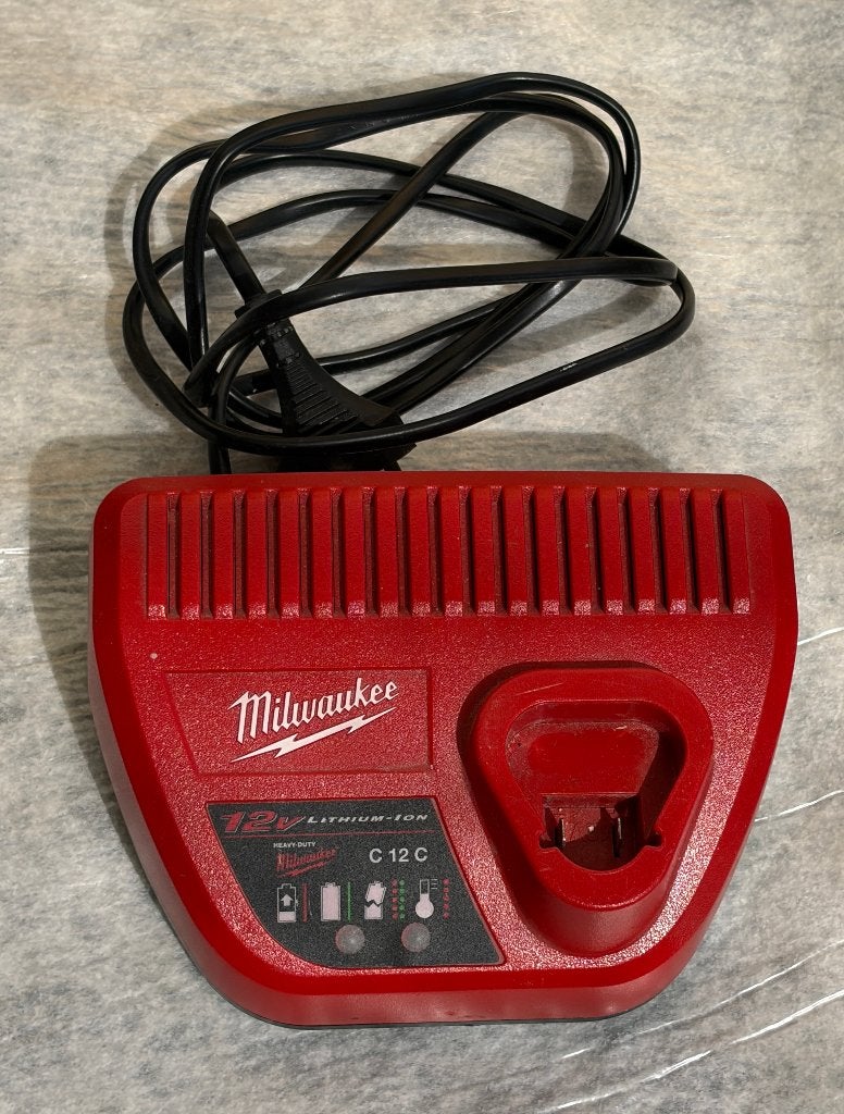 Milwaukee C12C acculader 12V Li-ion, Ophalen of Verzenden, Zo goed als nieuw, Overige typen