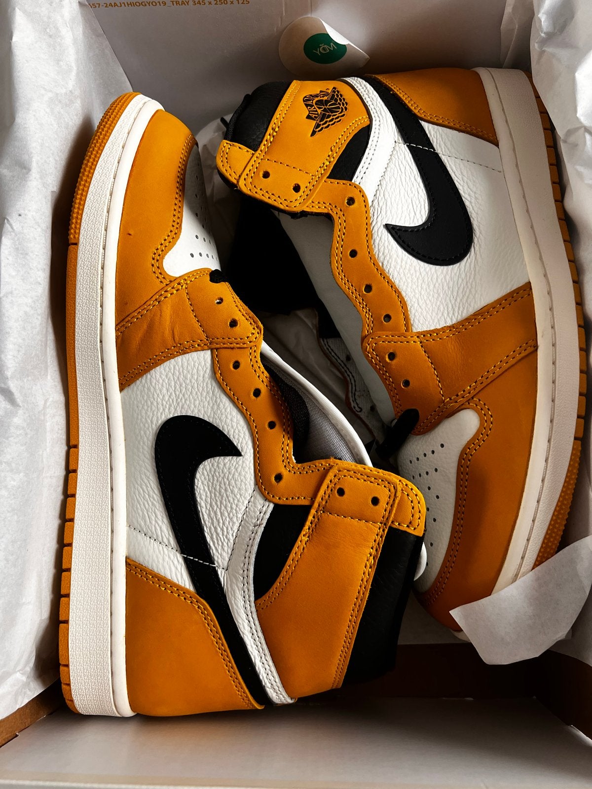 Air Jordan 1 Retro High OG "Yellow Ochre" Maat 45.5, Ophalen of Verzenden, Nieuw, Overige kleuren, Sneakers of Gympen