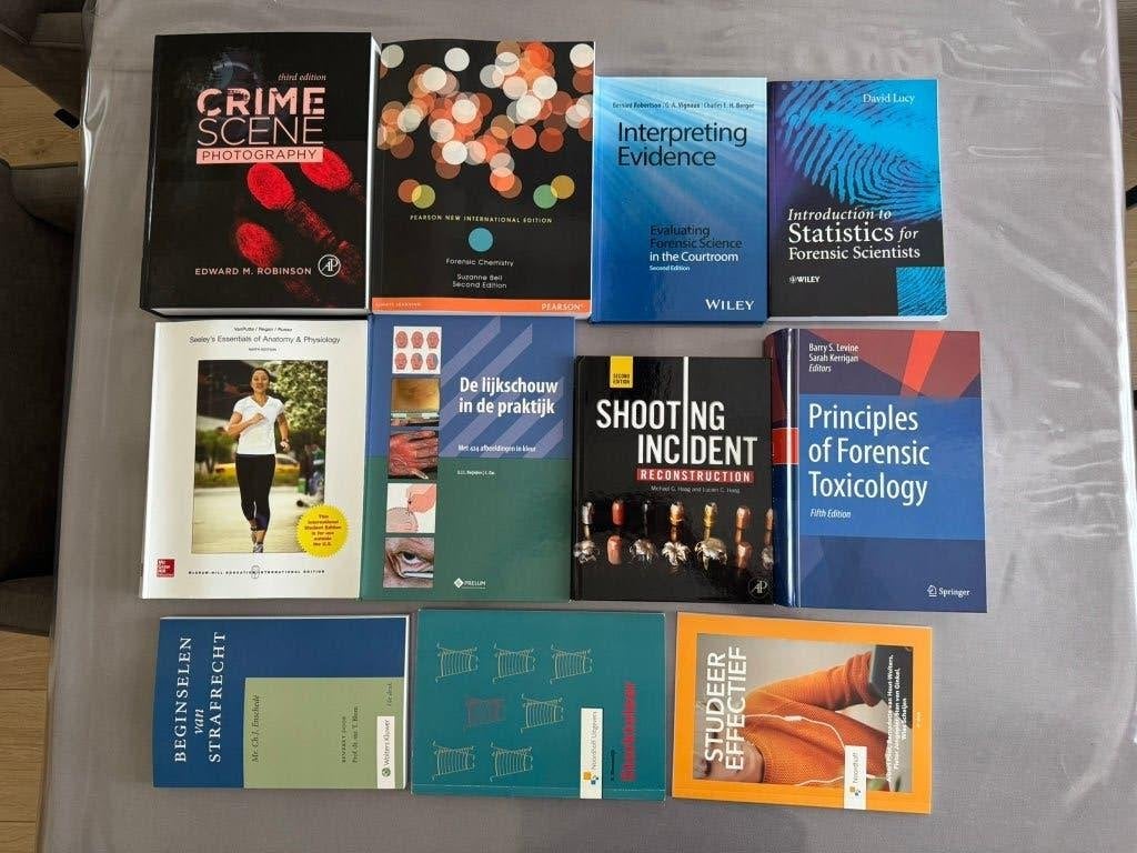 Studieboeken (16 st) Forensisch Onderzoek - alle studiejaren, Boeken, Ophalen of Verzenden, Zo goed als nieuw, Natuurwetenschap