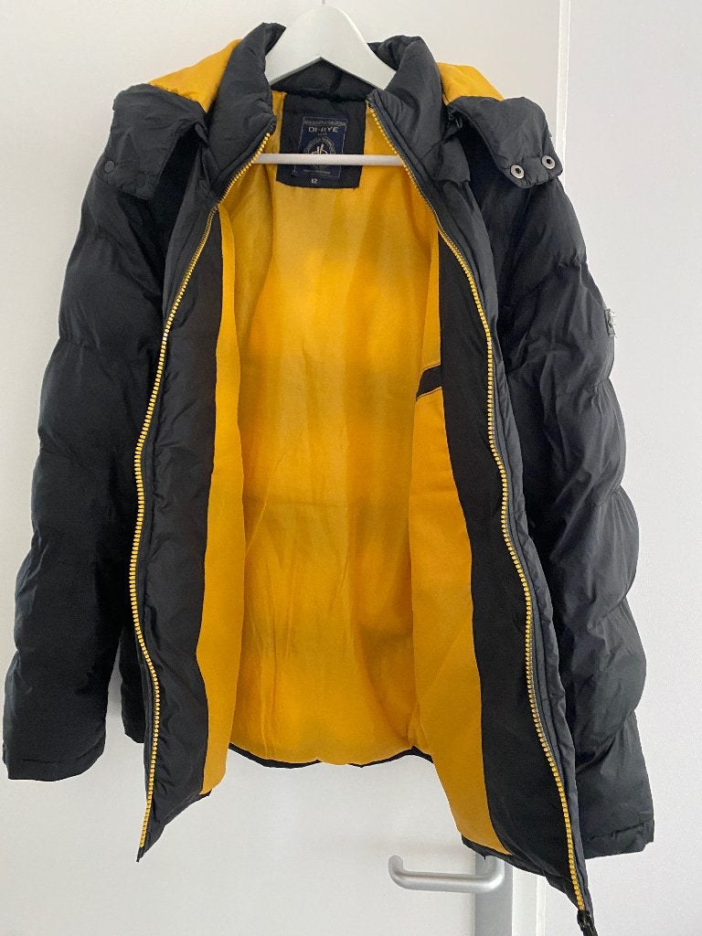 Zwarte D'Exe winterjas met gele voering, Maat 52/54 (L), Zwart, Ophalen of Verzenden, Zo goed als nieuw